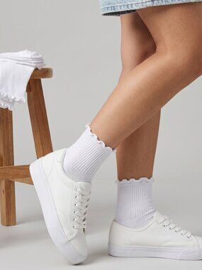 NIP | Crisp White Ribbed Ruffle Ankle Crew Socks 6-Pack 6-10